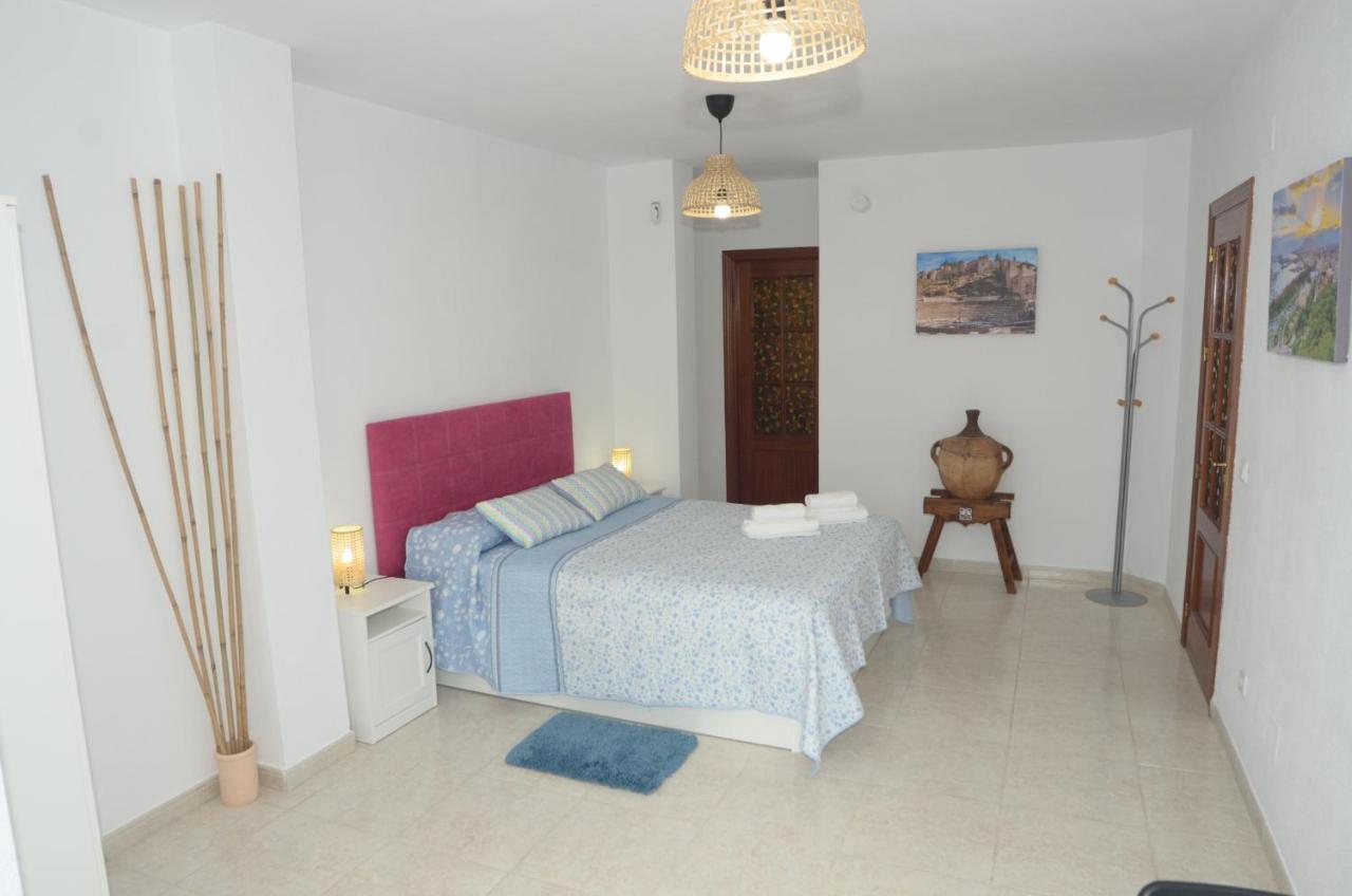 Habitacion Grande Con Terraza Privada, Malaga Centro Esterno foto